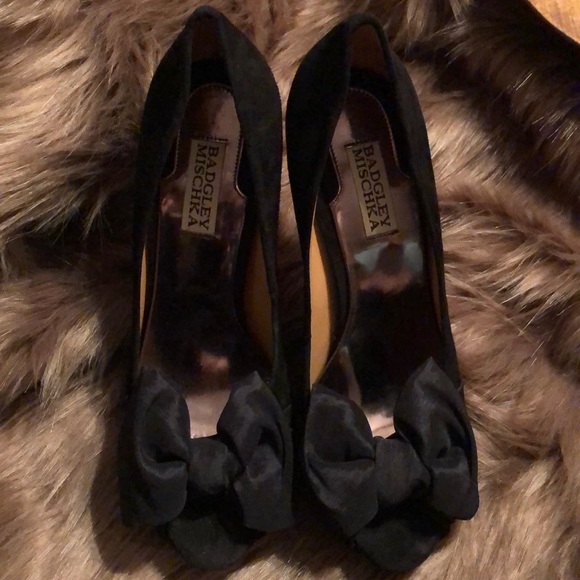 Badgley Mischka Size 9 Velvet / bow heels - Picture 1 of 5